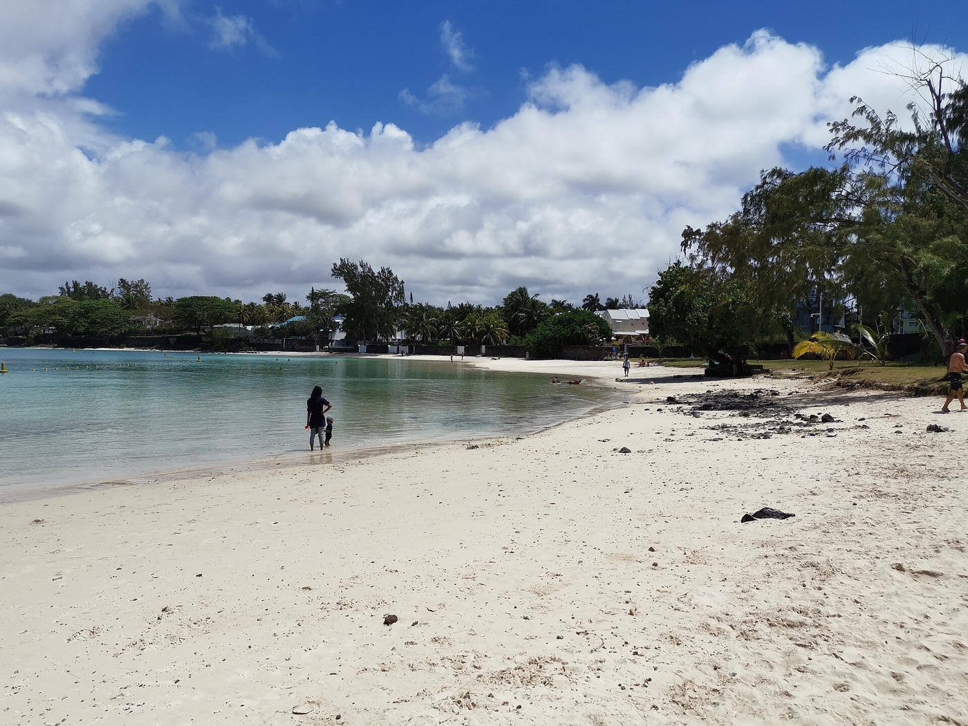 La plage de sable blanc et le lagon turquoise de Blue Bay